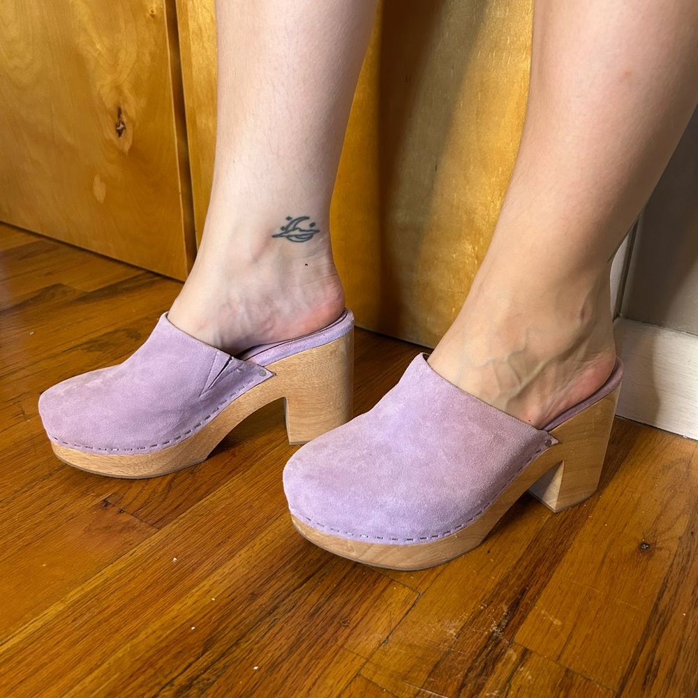 IN BOX NEW Limited Edition Lilac Charlotte Stone “Marlo” Heeled Clogs